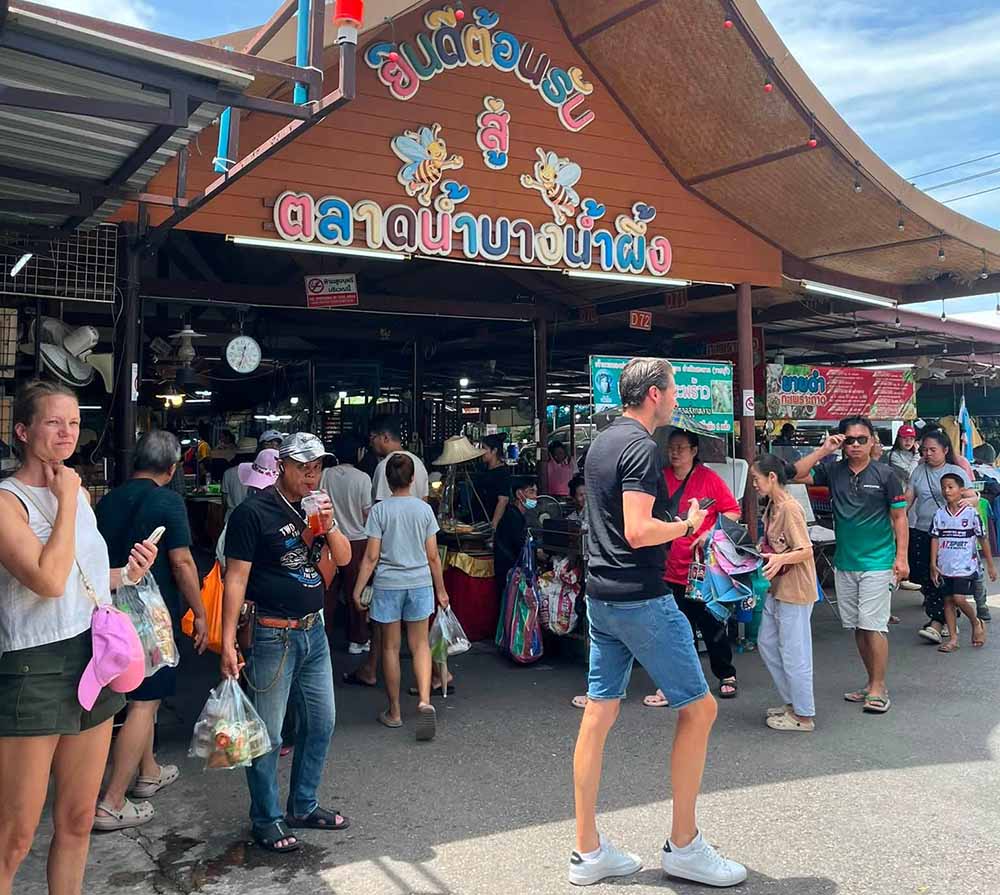Bang Nam Phueng Floating Market | Bangkok
