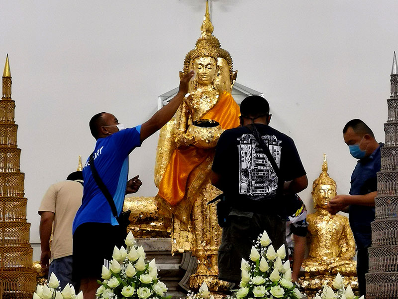Luang Pho Ban Laem (หลวงพ่อบ้านแหลม) Rom Hub Market, Mae Klong | Samut Songkhram 1695133949Thailand03.jpg