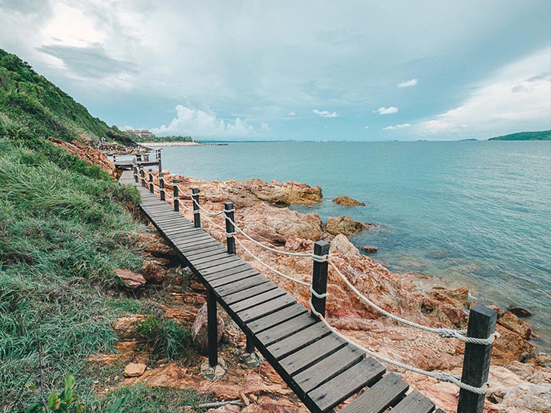 พาเที่ยว Sky Walk Khao Laem Ya Rayong (อุทยานแห่งชาติเขาแหลมหญ้า) ระยอง 1695897681Thailand01.jpg