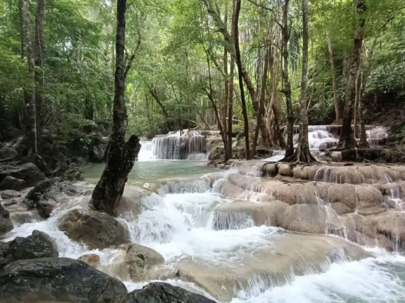 Erawan Waterfall น้ำตกเอราวัณ (Erawan National Park) | Kanchanaburi 1696514272Thailand01.jpg