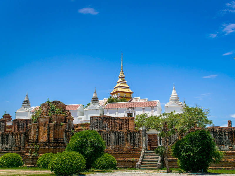 Travel in Prasat Nakhon Luang (ปราสาทนครหลวง) Ayutthaya 1702220476Thailand02.jpg