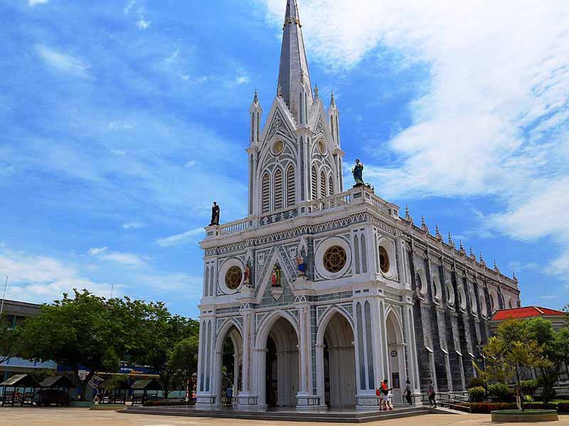 Nativity of Our Lady Cathedral (อาสนวิหารแม่พระบังเกิด บางนกแขวก) Samut Songkhram 1702395320Thailand01.jpg