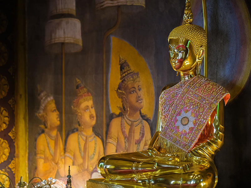 พาเที่ยววัดราชาธิวาสวิหาร (Wat Rajadhiwas Viharn in Bangkok) พระอุโบสถของวัดเป็นทรงขอมคล้ายนครวัด 1731248299Product02.jpg