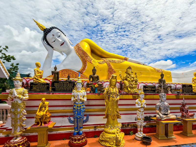 วัดพระธาตุดอยคำ (Wat Phra That Doi Kham Temple) วัดเก่าบนยอดดอย เชียงใหม่ 1733677136Sayhithailand02.jpg
