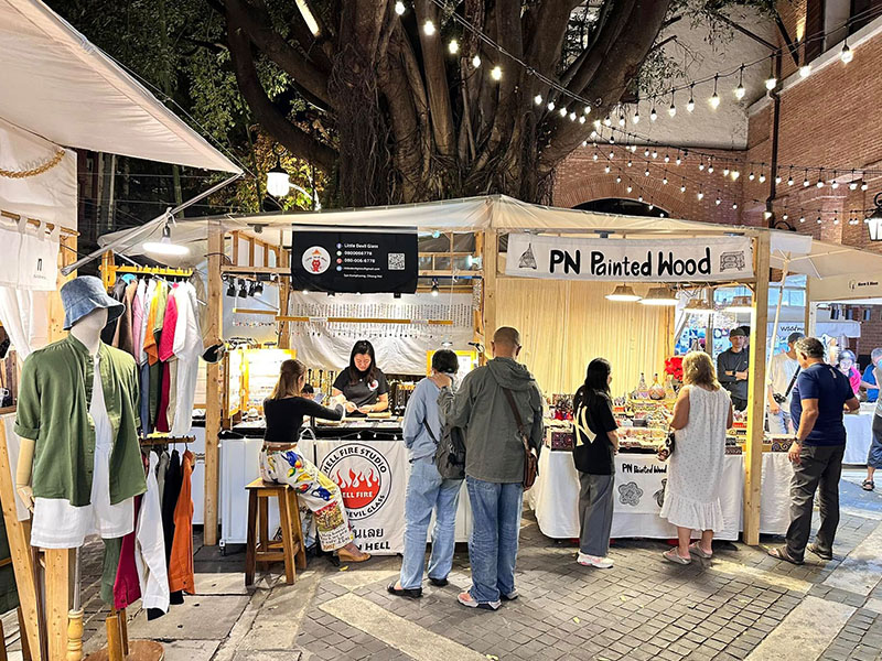 พาเที่ยวตลาด White market เชียงใหม่ โอนิมมาน เปิดทุกวันศุกร์ 1734441489Sayhithailand01.jpg
