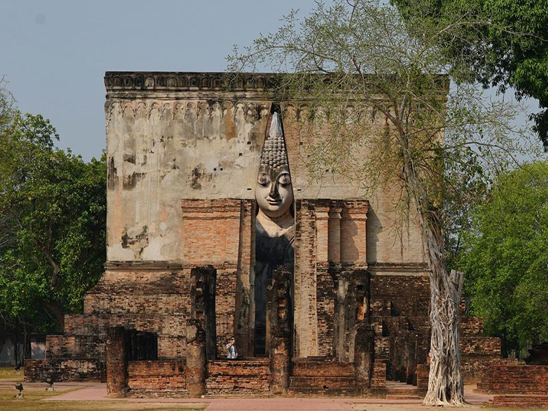 วัดศรีชุม (Wat Sri Chum) อุทยานประวัติศาสตร์สุโขทัย ในเขตอุทยานประวัติศาสตร์ 1739025584Sayhithailand02.jpg
