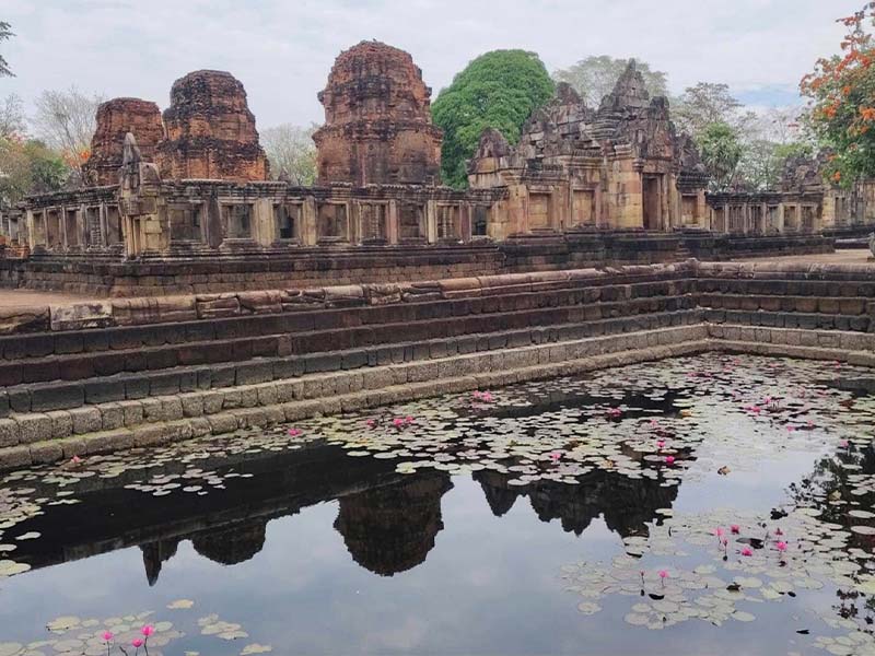 พาเที่ยว อุทยานประวัติศาสตร์พนมรุ้ง อำเภอเฉลิมพระเกียรติ | จังหวัดบุรีรัมย์ 1740753393Sayhithailand02.jpg
