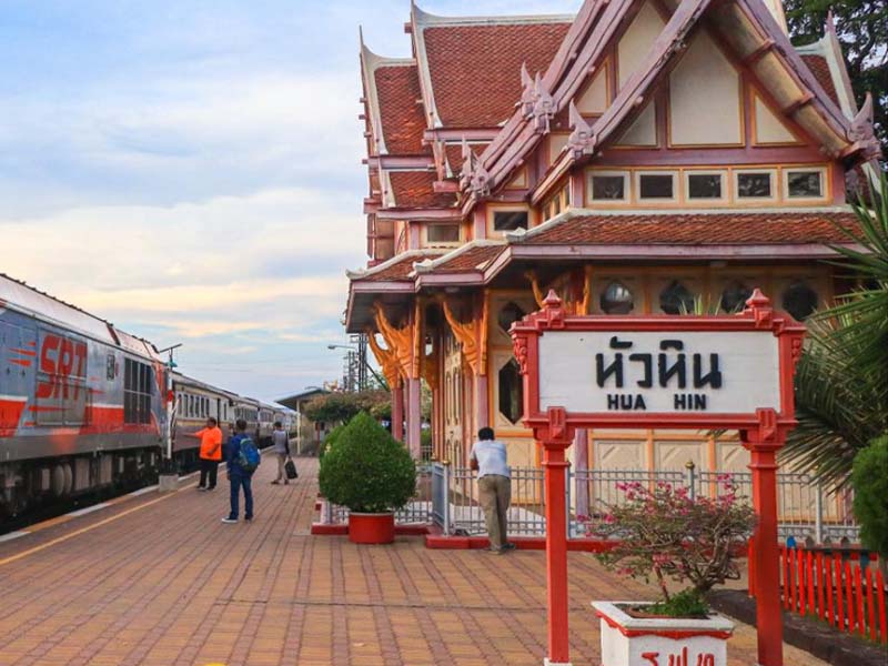 ที่ท่องเที่ยว สถานีรถไฟหัวหิน ( Hua Hin Railway Station) | ประจวบคีรีขันธ์ 1740814236Sayhithailand01.jpg