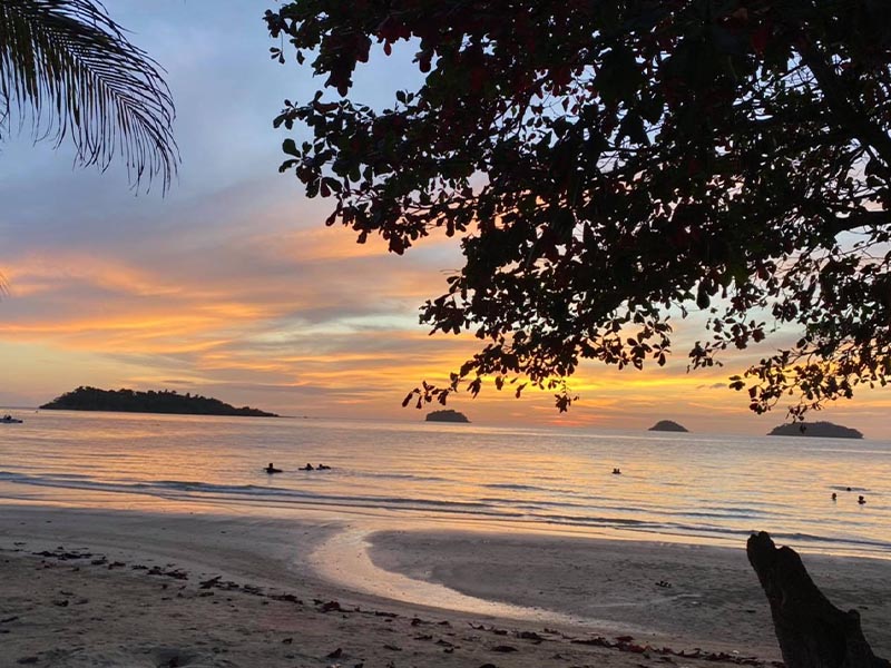 หาดสวยบนเกาะสวย น้ำใส หาดไก่แบ้ (Kai Bae Beach ) @เกาะช้าง | จังหวัด ตราด 1742306149Sayhithailand01.jpg