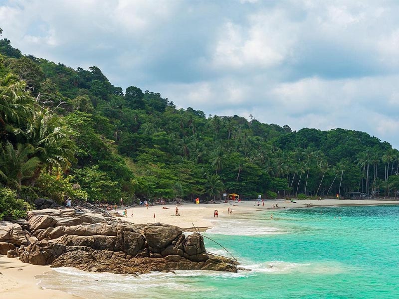 หาดฟรีดอม ( Freedom Beach ) เป็นหาดที่สวยที่สุดของทะเลภูเก็ต 1742703662Sayhithailand02.jpg