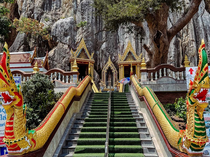 ที่ท่องเที่ยวสถานที่อันศักดิ์สิทธิ์ ถ้ำเขาย้อย ( Khao Yoi Cave @Phetchaburi ) | เพชรบุรี 1745140741Sayhithailand01.jpg