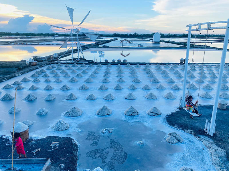 ซอลท์ เลค เดอ แม่กลอง ( Salt Lake De Maeklong ) | สมุทรสงคราม 1745937185Sayhithailand02.jpg