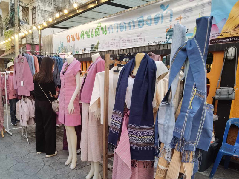 ถนนคนเดินกาดกองต้า ( Kad Kong Ta Walking Street ) | ลำปาง 1747457112Sayhithailand01.jpg