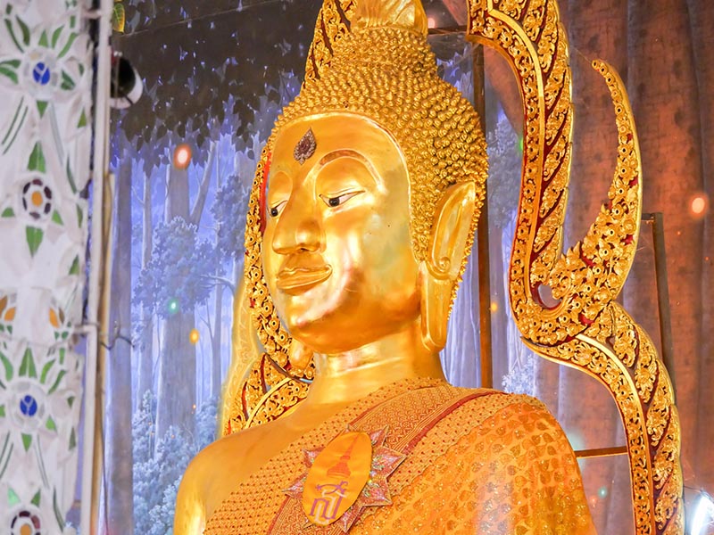 ประตูเมืองสู่ล้านนา วัดพระธาตุช่อแฮ ( Phra That Cho Hae Temple ) วัดคู่บ้านคู่เมืองแพร่ จังหวัดแพร่ 1749874936Sayhithailand02.jpg