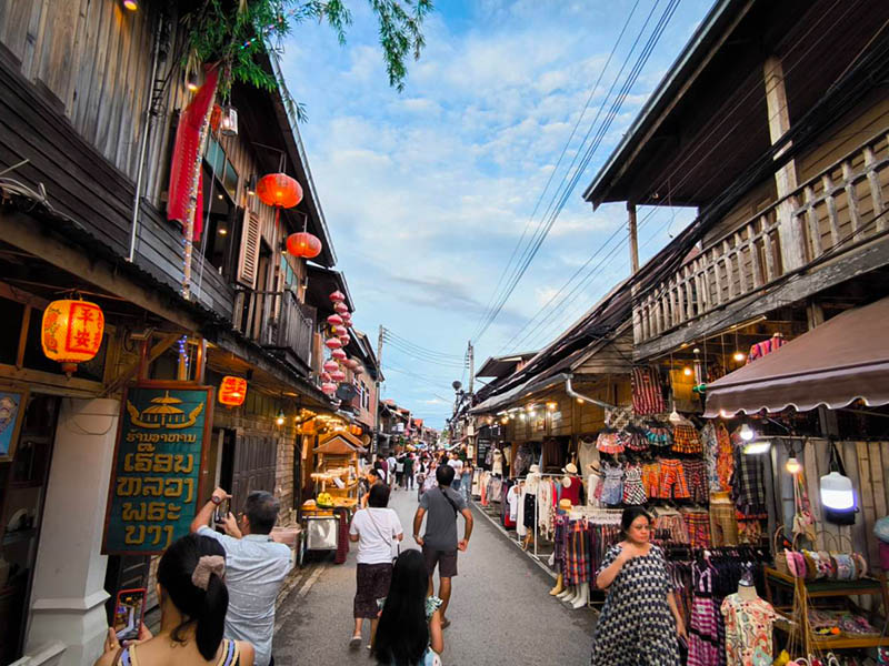 พาเที่ยว ถนนคนเดินเชียงคาน (Chiang Khan Walking Street ) ชมบรรยากาศริมน้ำโขง | จ.เลย 1750560408Sayhithailand01.jpg