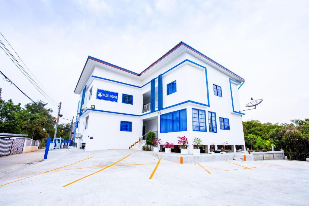 Blue House, Mueang Ang Thong District | Ang Thong