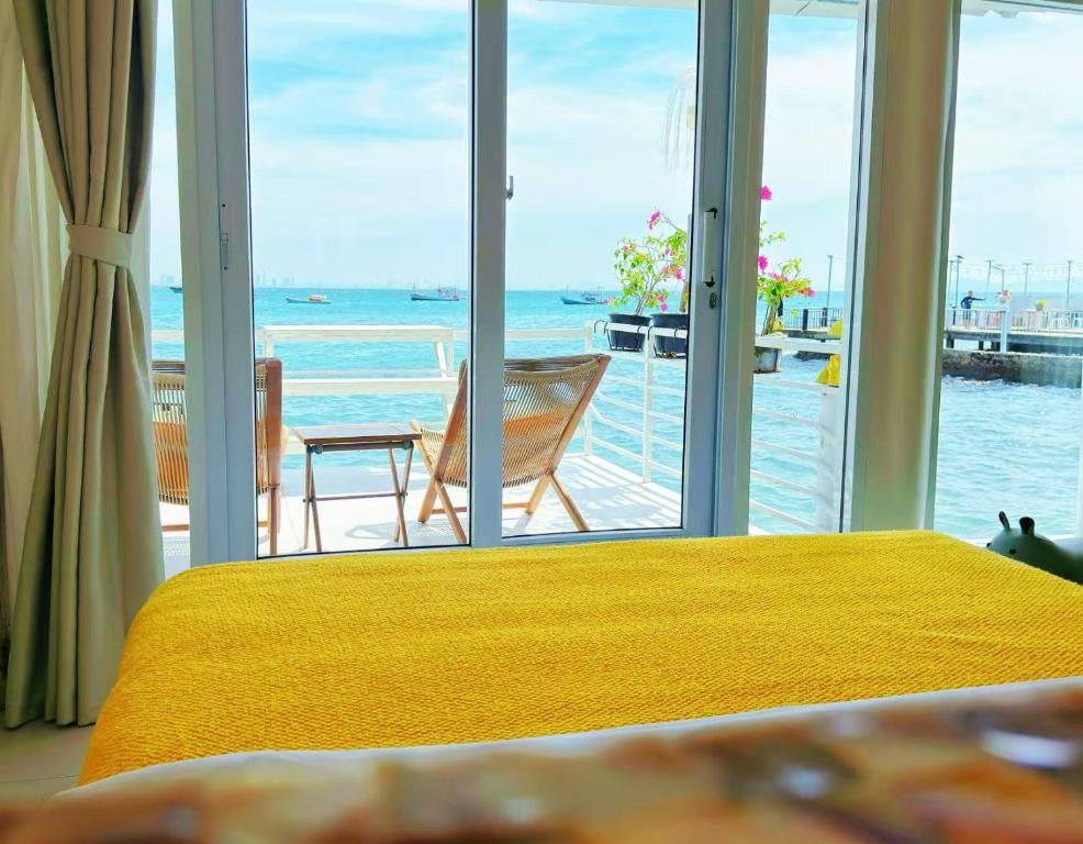 Rock Resort Koh Larn | Chonburi 