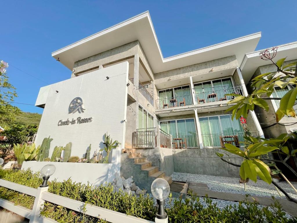Check-in Resort Koh Larn | Chon Buri